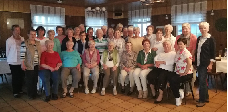 Frauengruppe Locker vom Hocker